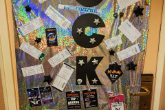 Cabin door decoration contest