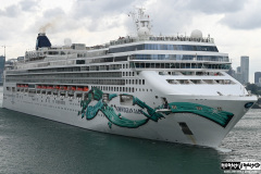 Non kick ass rock cruise ship departing before us